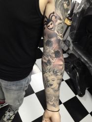 -Black Tattoo Studio