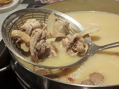 -尚尚仙·酸汤猪手·猪肚鸡火锅(华联万柳购物中心店)