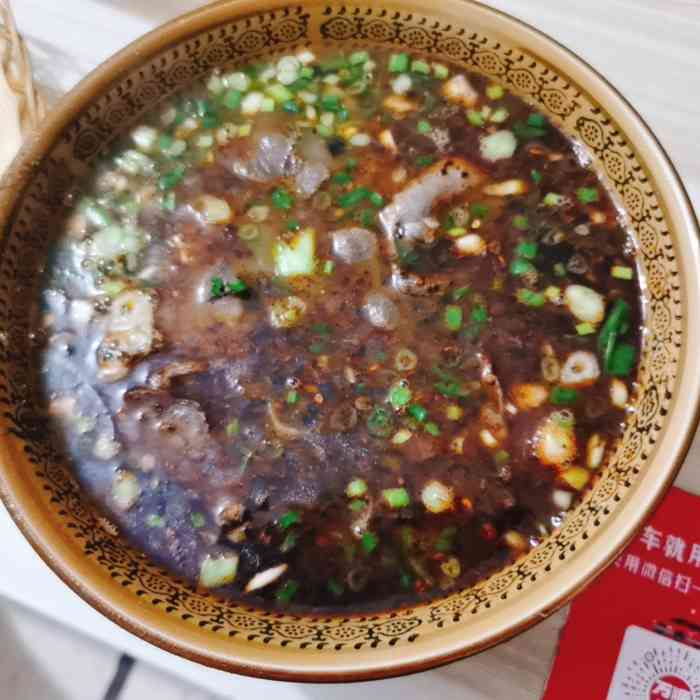 华山路小碗驴肉汤(滨河路店)-"在市体育场后面街道路面上,连着几家都