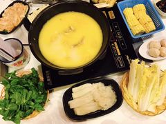 -鲜入围煮花胶鸡海鲜火锅