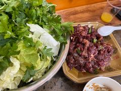 -黄利砖万峰林布依特色酸笋牛肉馆