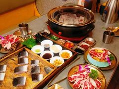 -围炉肉舍•炭烤活鳗•丹东海鲜烤肉(步行街店)