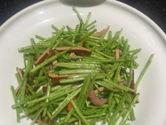 芦蒿炒咸肉-徽镇小厨·经典徽菜(十里河店)