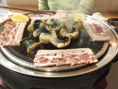 -围炉肉舍•炭烤活鳗•丹东海鲜烤肉(步行街店)