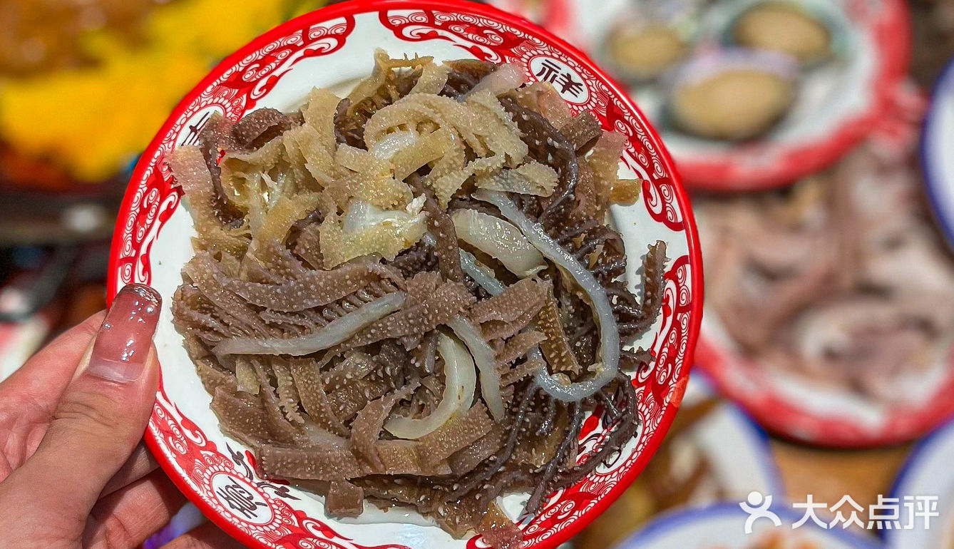 来吃这家地摊火锅，为的就是实现🆓啤酒畅饮‼️