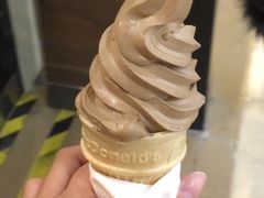 榛子巧克力冰淇淋-麦当劳(无锡滨湖万达店)