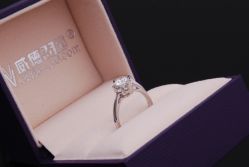 -威德钻石-克拉钻大本营(南京东路店)