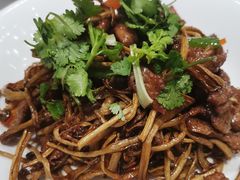 干锅茶树菇牛柳-新吉士·上海菜(浦东LCM置汇旭辉店)