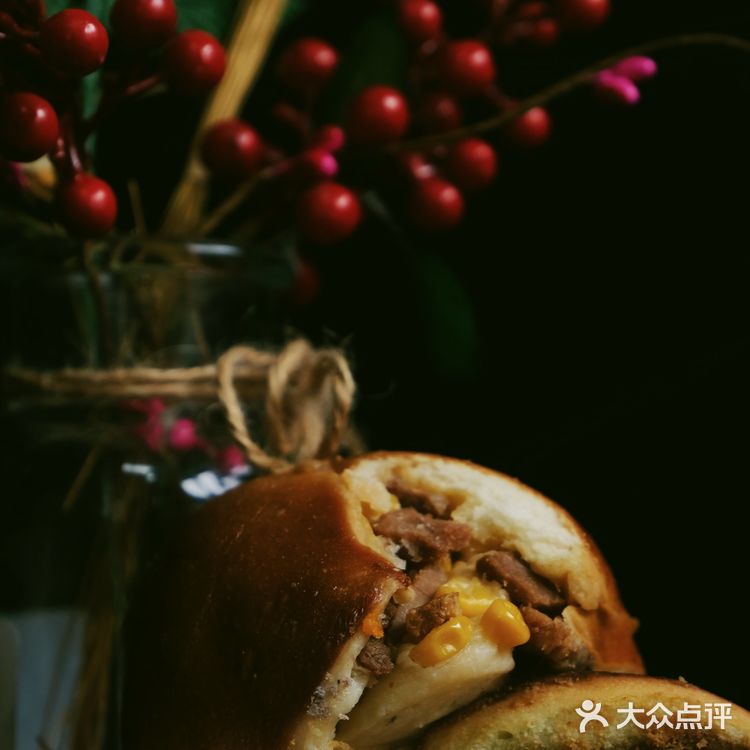 咸口叉烧特别香，黑芝麻咸奶酥上次吃觉得偏咸
