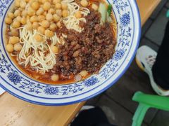 -渝之汇牛肉豌杂面