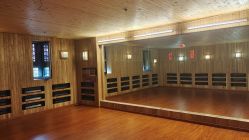 -威思丽高温瑜伽会馆