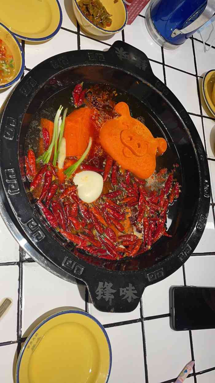 小锋哥·锋味市井火锅(中都店)-"[薄荷]环境:店面装修风格看上去还是