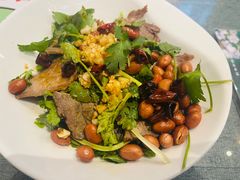 花生香菜炝拌牛肉-全聚贤餐厅·湖北家常菜(沙湖店)