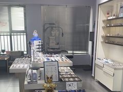 -视野联行眼镜•蔡司•依视路(温江店)