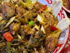 闯关东铁锅炒笨鸡-闯关东东北农家菜(崂山石老人店)
