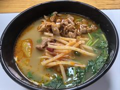 笋尖红烧肥肠面-俊杰拉面馆