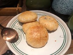 现烤鲜花饼-云海肴云南菜(浦江欢乐颂店)