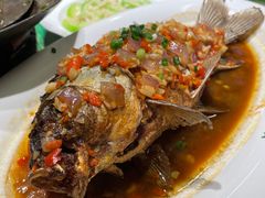 香煎大鲫鱼-费大厨辣椒炒肉(太平老街店)
