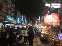 -六合夜市