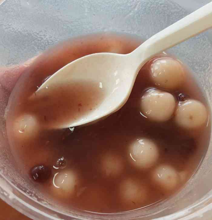 闲话闲食位于巡塘古镇小桥旁是一家快餐性质的餐饮小店五一长假来到