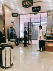 -Meng Lang 梦郎白金店