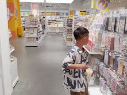 -爆米花儿童美发乐园