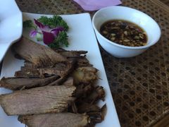 -红栌温泉山庄生态美食餐厅