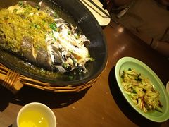 -阿瓦山寨·湘菜现炒·剁椒鱼头王(咸阳总店)