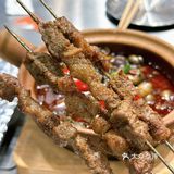 这家店露营氛围感拉满啦！露营风烧烤吧很夏天