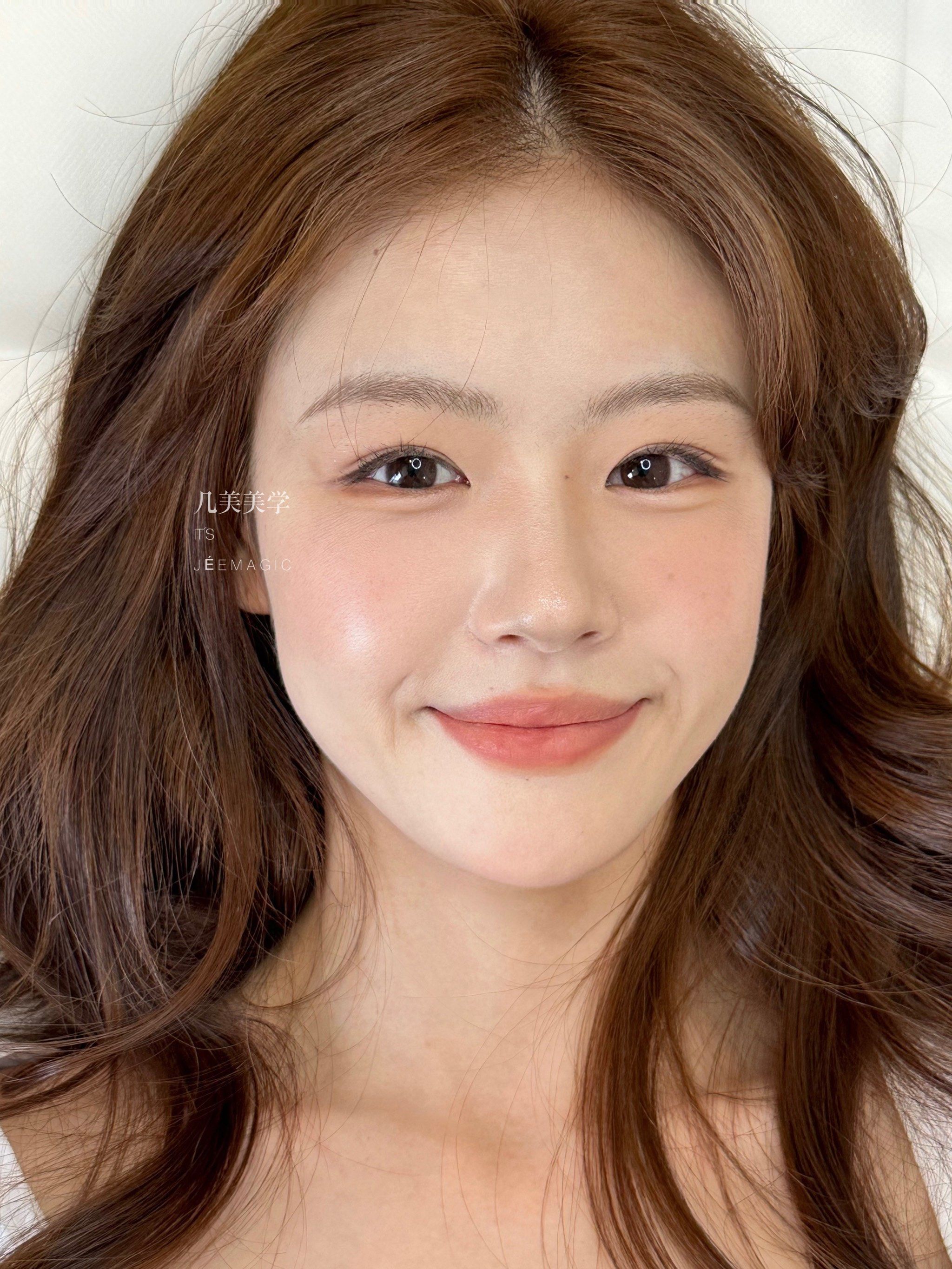 n显得眉眼都很温柔,也很修饰脸型
之前还有以前的红底
还能改得