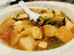 冬菇火腩焖山水豆腐-美极鲜食坊(宝安南路店)