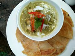 绿咖喱鸡肉配饼-Fern Forest Cafe