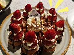 草莓忌廉华夫饼-BE BRIGHT KITCHEN(正佳广场店)