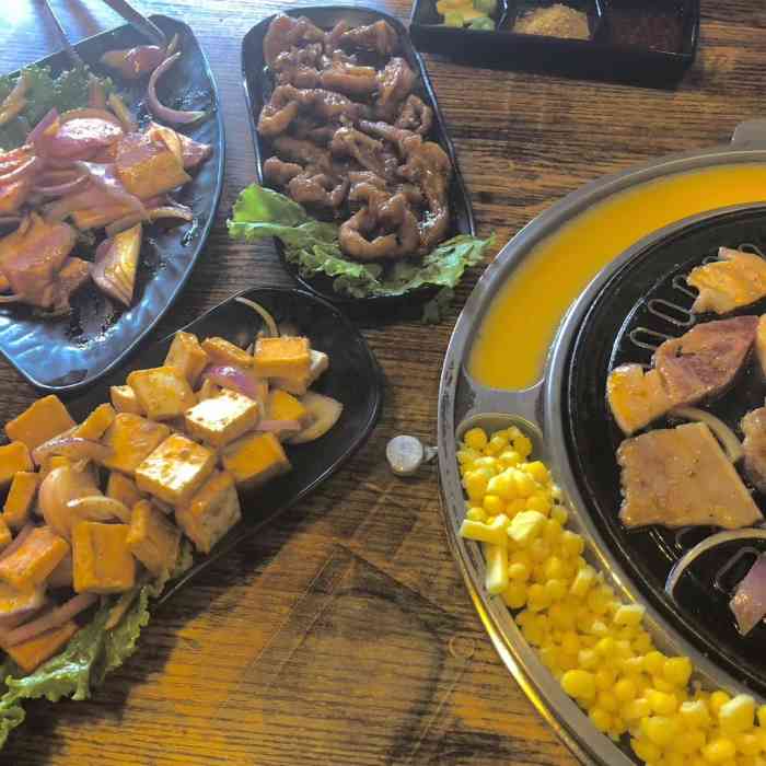 梵行小馆烤肉(即墨店)-"夏天守着炭火吃烤肉有点虐,不过这里感觉还.