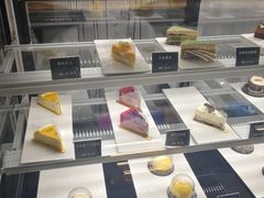 面包甜点陈列柜-24H COLOR咖啡厅(惠州金山湖店)