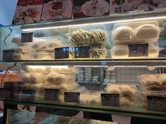 面包甜点陈列柜-白玉兰食品甜凤店(合生汇店)