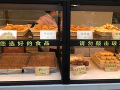 面包甜点陈列柜-四季小馆·地道北京小吃(广百店)