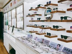 -翰佐蔡司小乐圆·依视路星趣控·暴龙眼镜折扣店