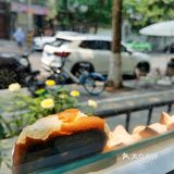 在隔壁买了咖啡，又在他们家来买面包