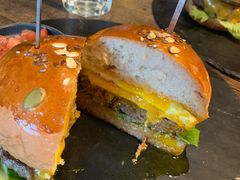 经典芝士汉堡-HIGH FIVE哈福手工汉堡(桂林路店)