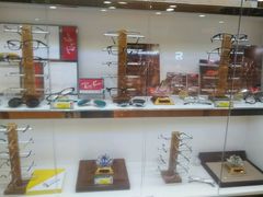 -MiRi眼镜连锁·蔡司·尼康控优点合作店(莘庄店)