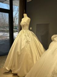 -MISS LUCKY国际婚纱礼服定制(昌平店)