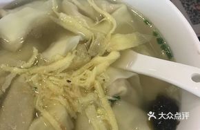 Mixed Seafood Dumplings with Sauce