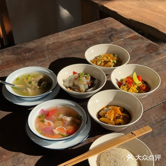 鸿红餐厅(林语江畔西)