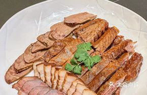 Chao-Shan Lion Head Goose Braised Platter