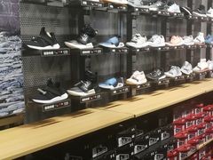 -UNDER ARMOUR(新燕莎奥莱店)