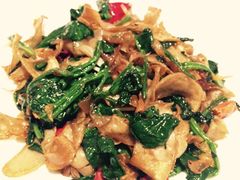 烤蘑菇炒菠菜-京尊烤鸭店JINGZUN(春秀路店)