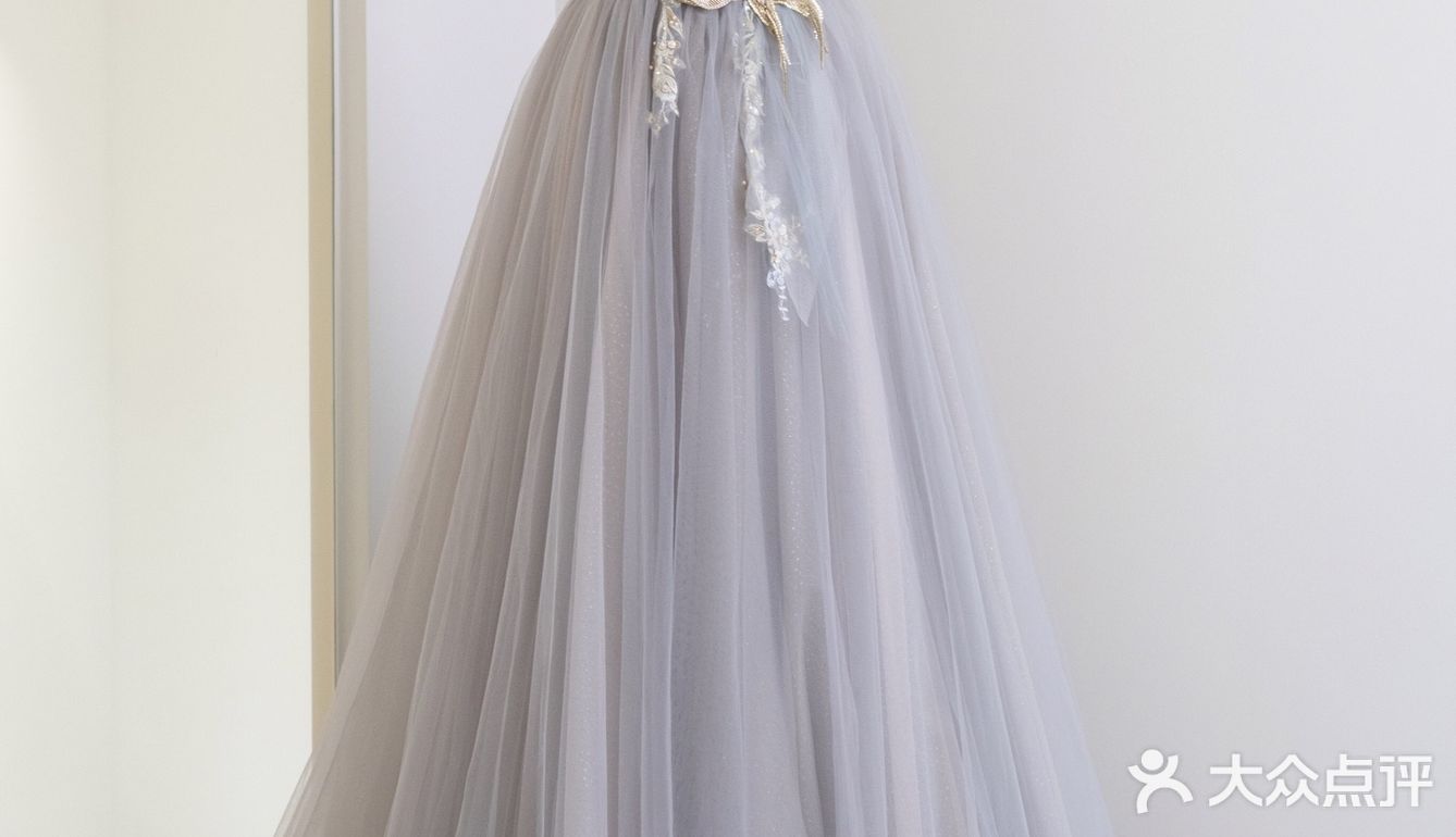 被新娘夸爆的神仙礼服，真的太显白显气质了[爱心]✨