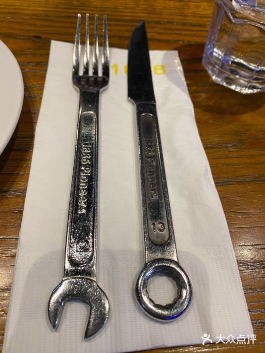 1886德国汽车餐厅(外滩中央店)餐具摆设图片