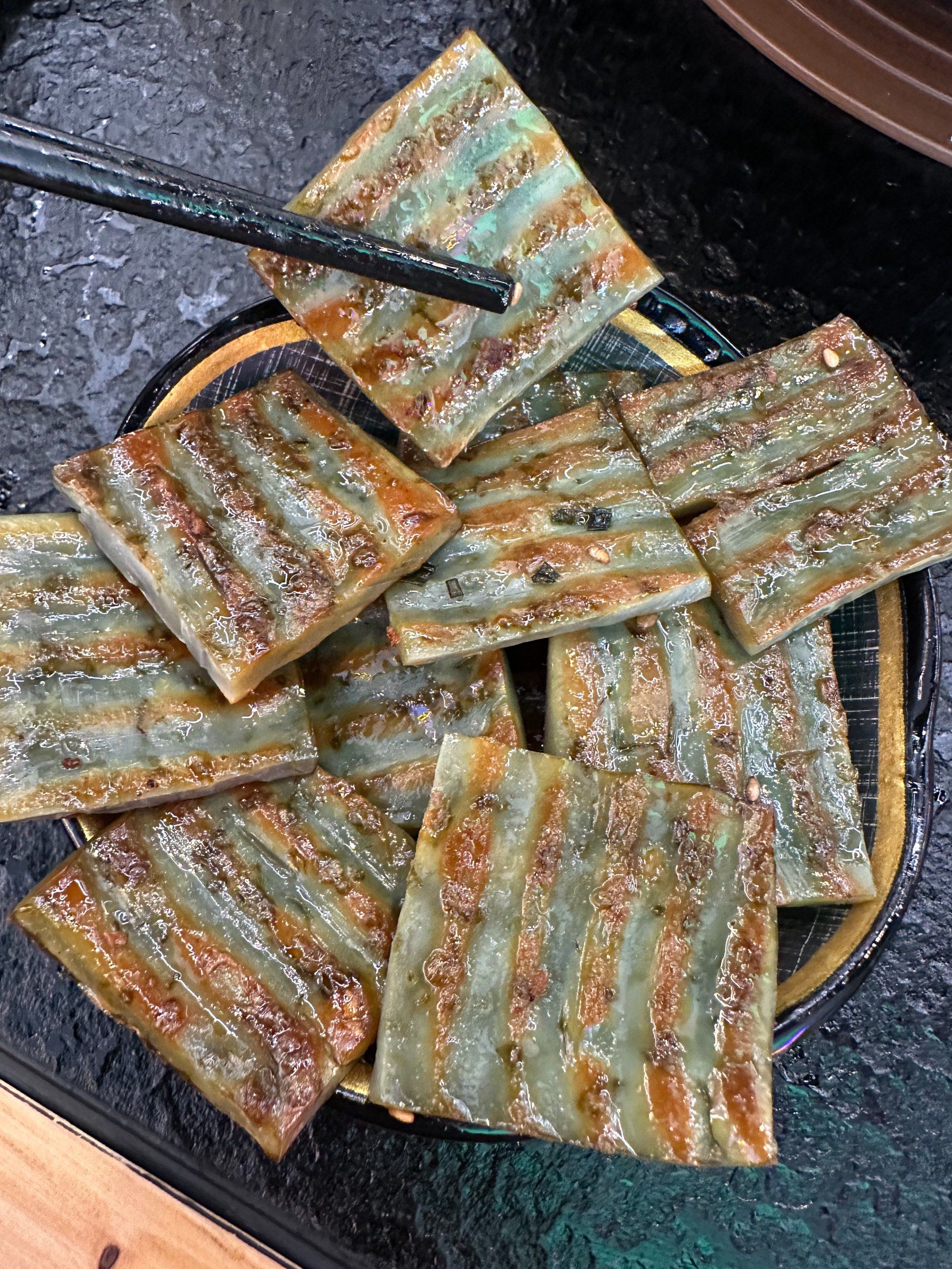 没有科技狠活\\n冰糖泡制的荔枝番茄\\n当天熬制的肉皮冻\\n自制土豆